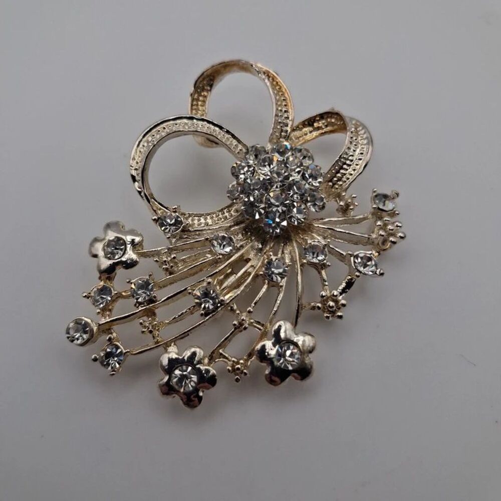 Vintage silver brooch